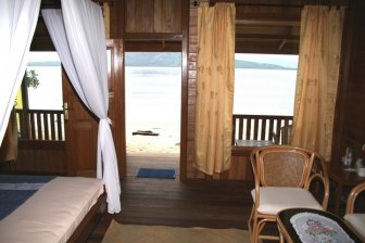 Onong Resort - Binnenkant van de Bungalow